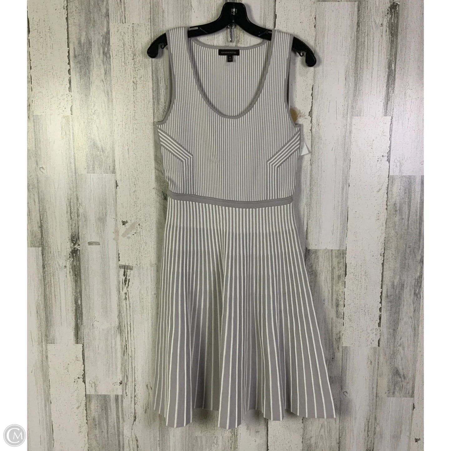 Dress Casual Short By Banana Republic In Grey, Size: M