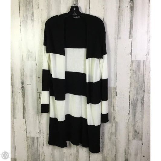 Sweater Cardigan By Clothes Mentor In Black & White, Size: 1x