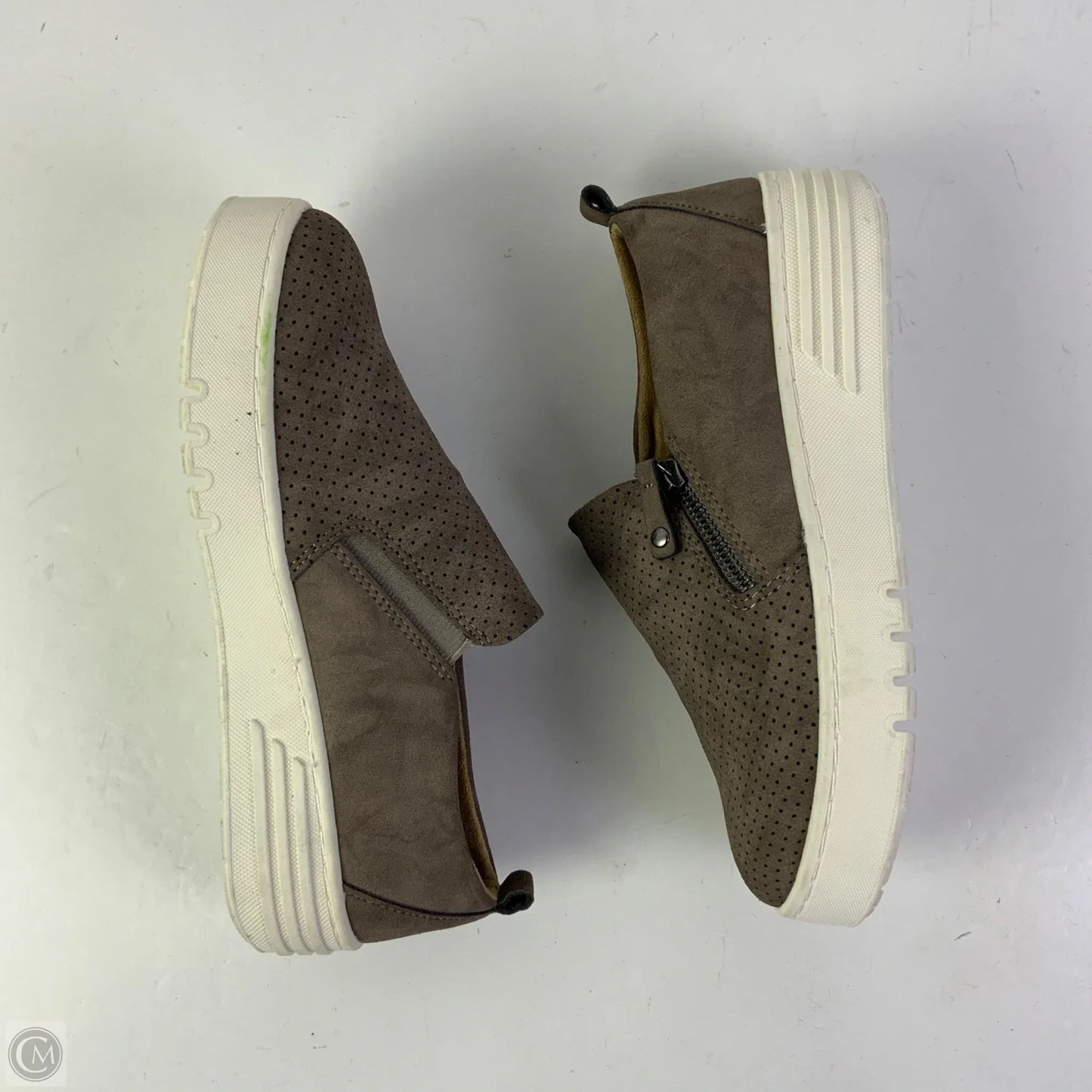 Shoes Flats By Cushionaire In Taupe, Size: 6.5