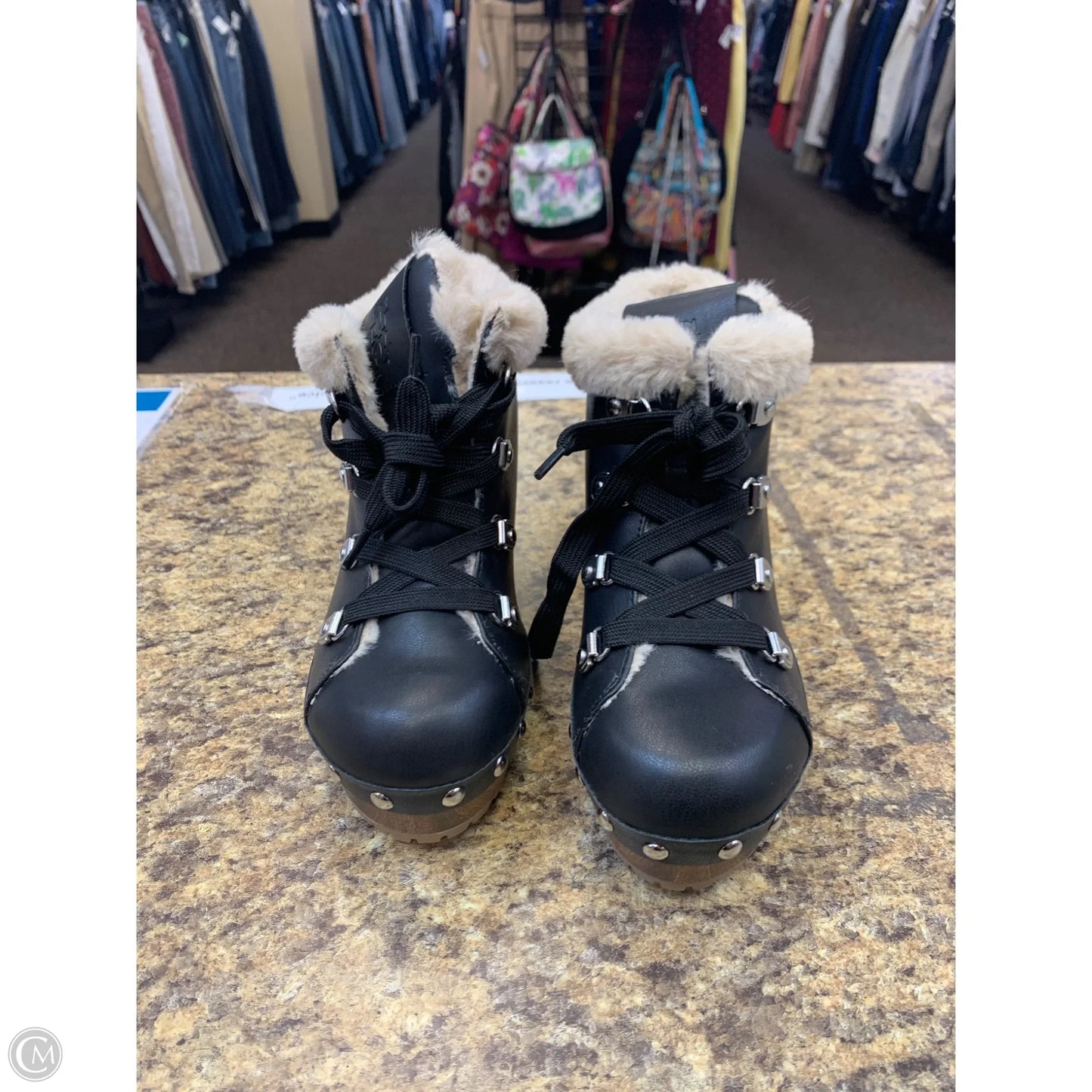 Boots Ankle Heels By Guess In Black & Cream, Size: 6