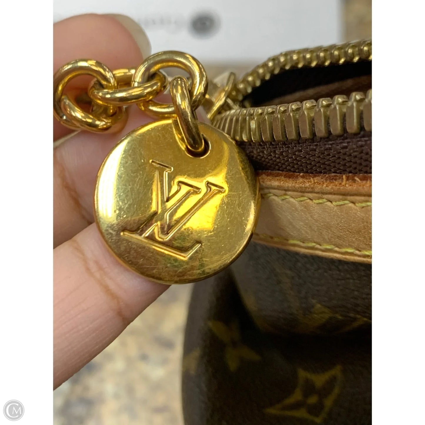Handbag Luxury Designer By Louis Vuitton, Size: Medium
