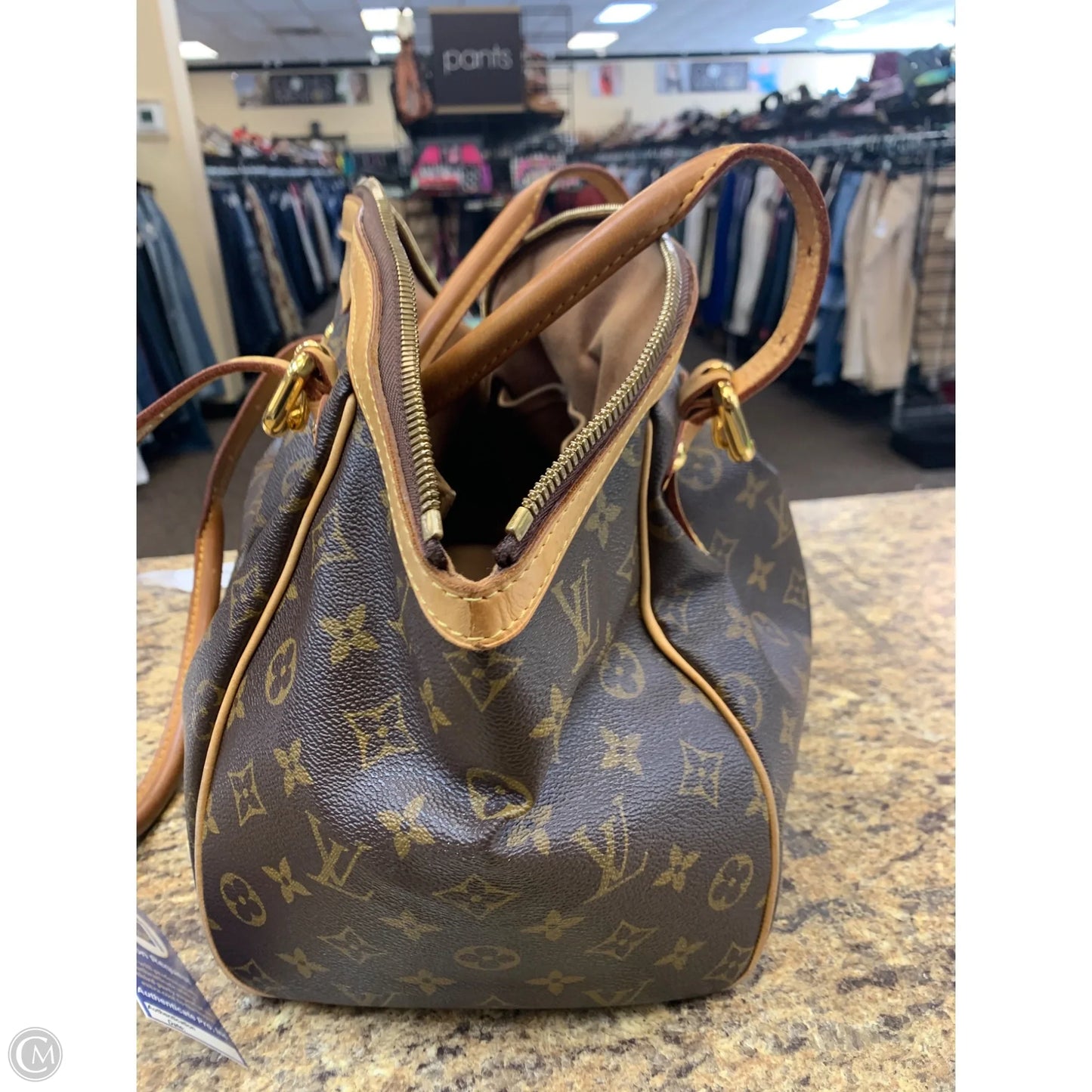 Handbag Luxury Designer By Louis Vuitton, Size: Medium