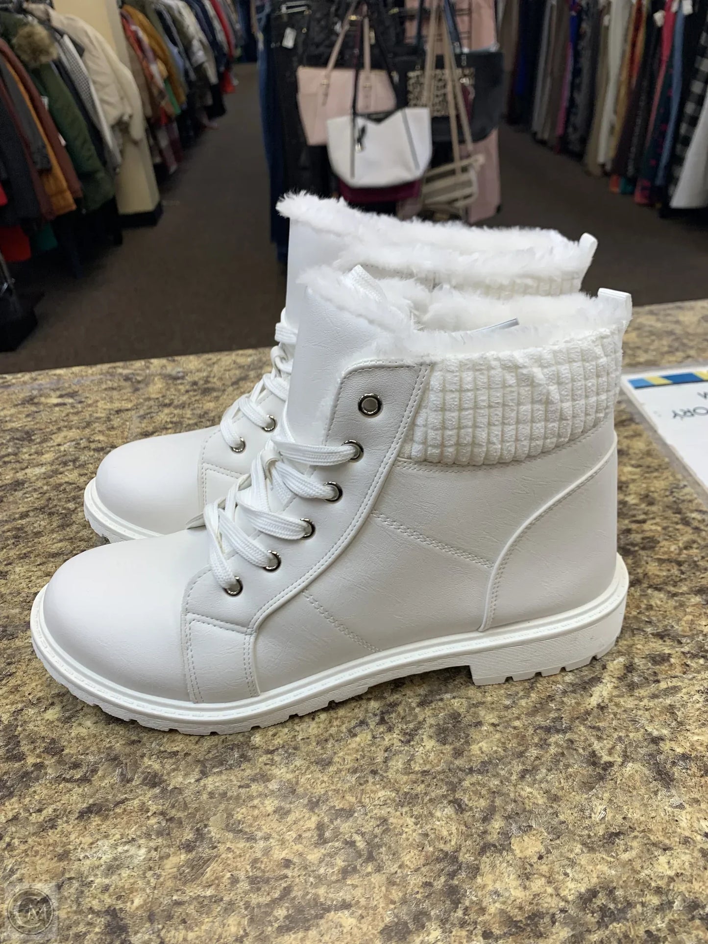 Boots Ankle Flats By Clothes Mentor In White, Size: 10