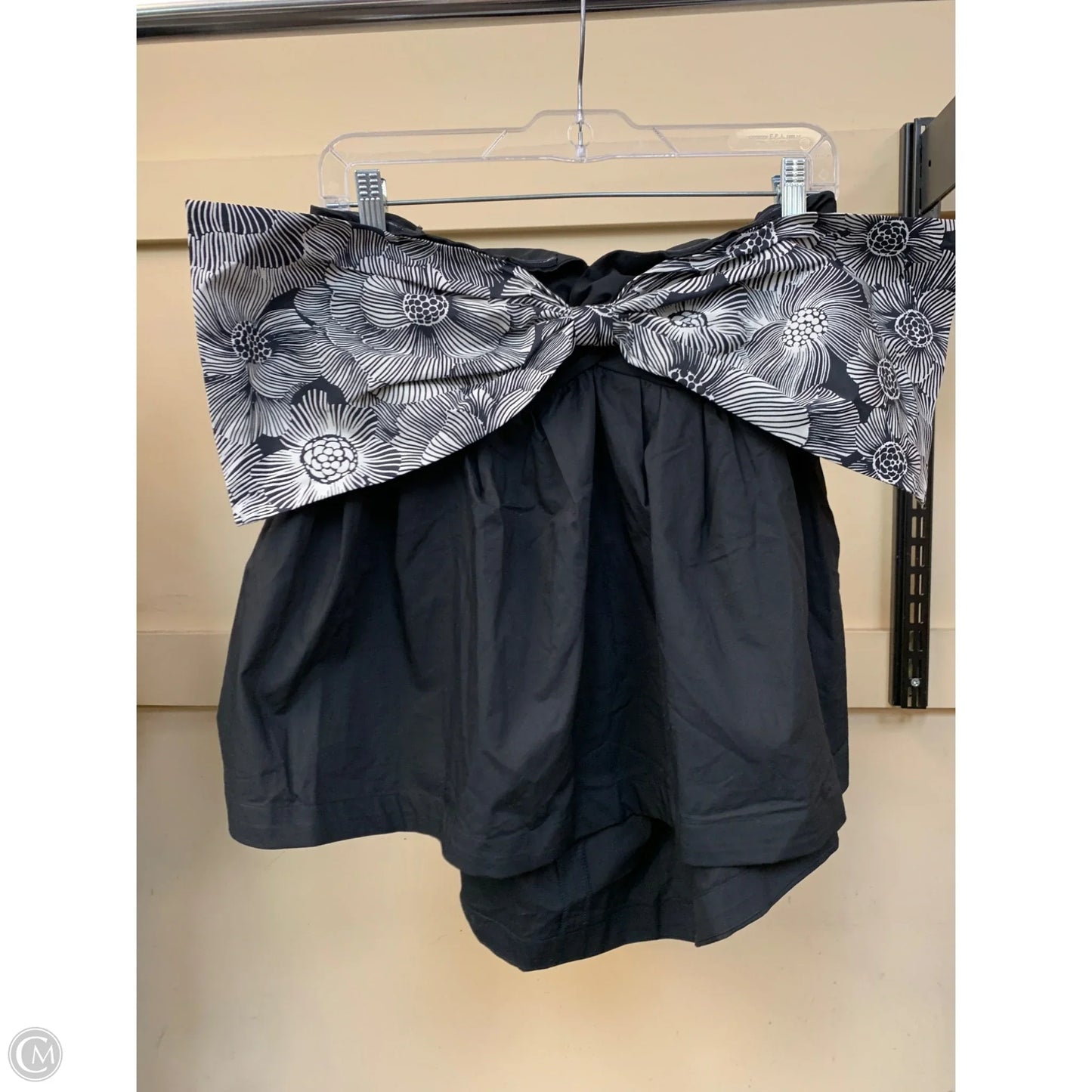 Top Sleeveless By Express In Black & White, Size: L