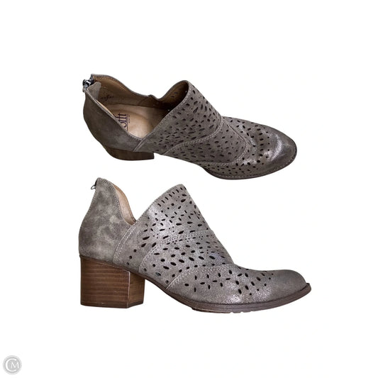 Boots Ankle Heels By Sofft In Brown, Size: 10