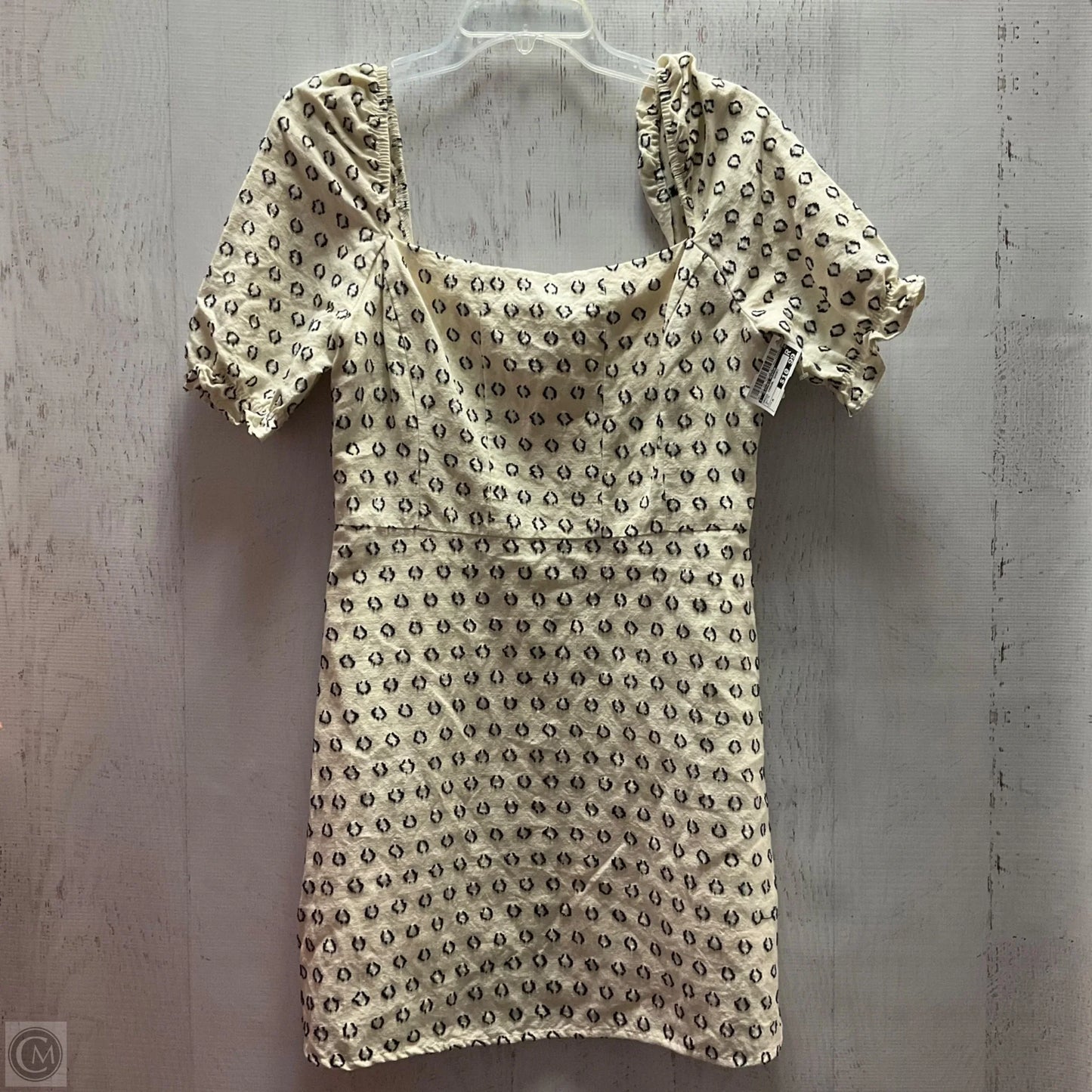 Dress Casual Short By Clothes Mentor In White, Size: M