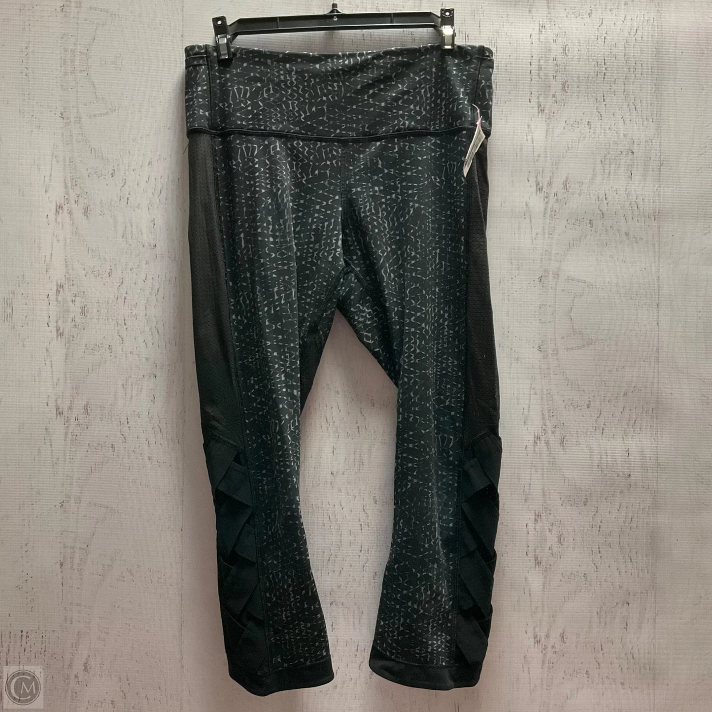 Athletic Leggings Capris By Lululemon In Black & Grey, Size: 8