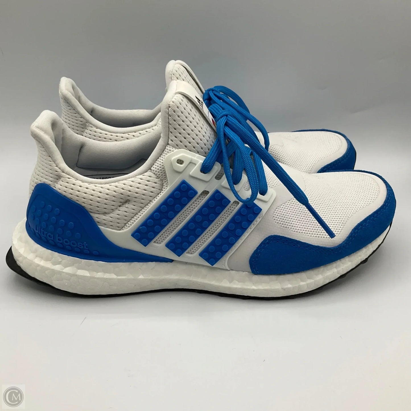 Shoes Athletic By Adidas In White, Size: 5