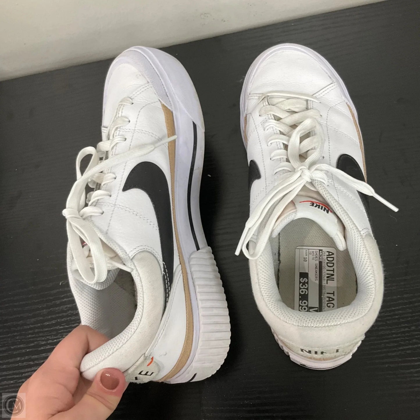 Shoes Sneakers By Nike In White, Size: 10