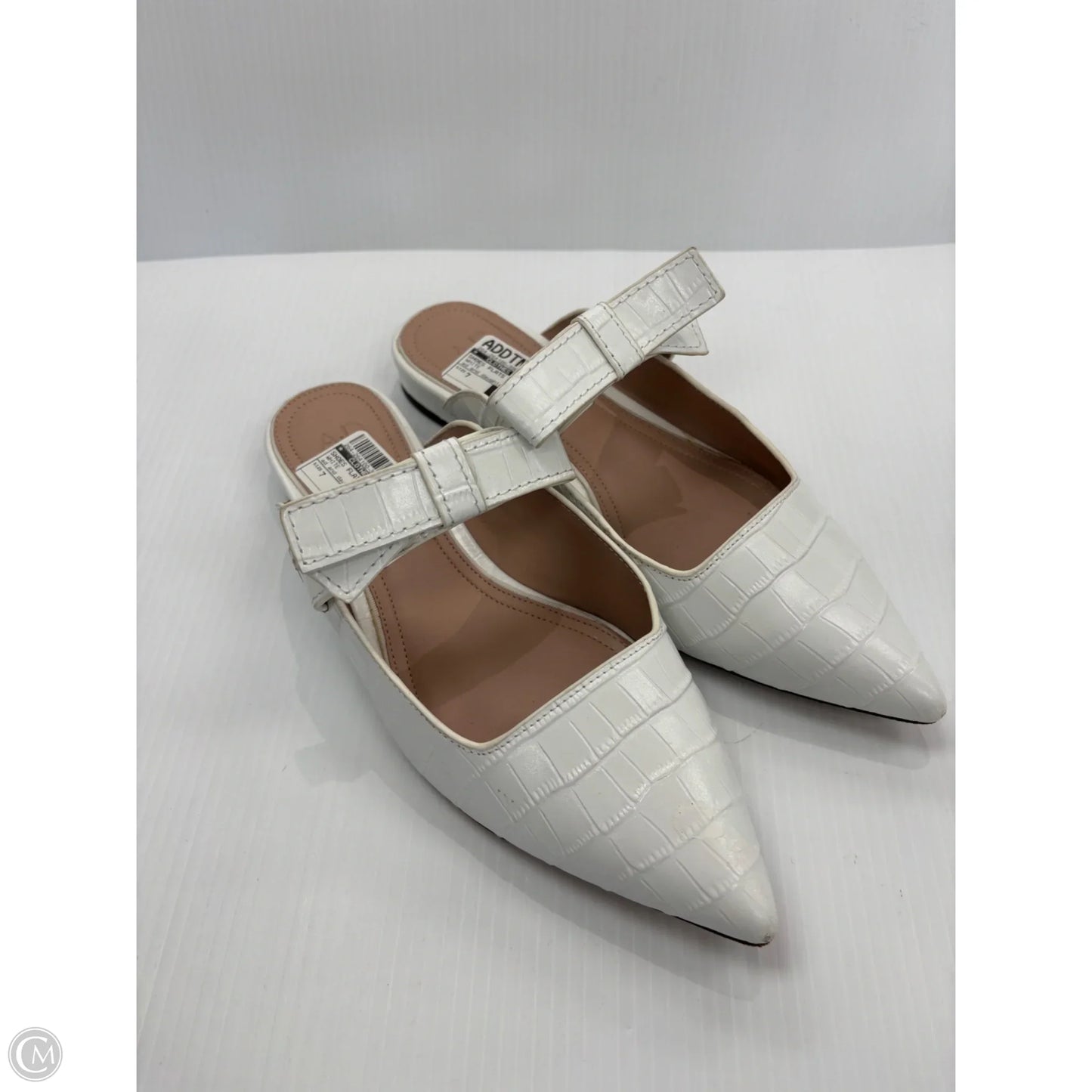 Shoes Flats By Clothes Mentor In White, Size: 7