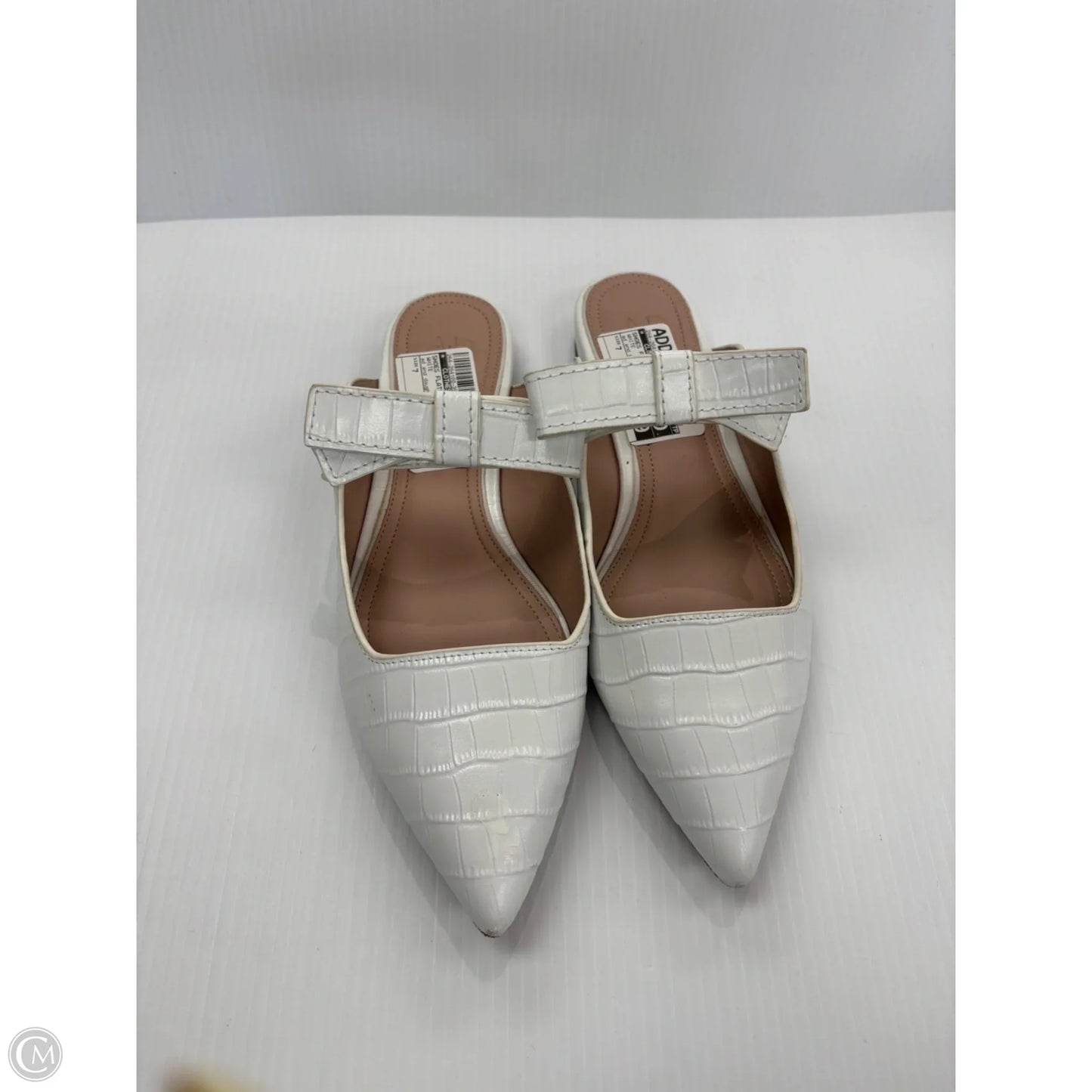 Shoes Flats By Clothes Mentor In White, Size: 7