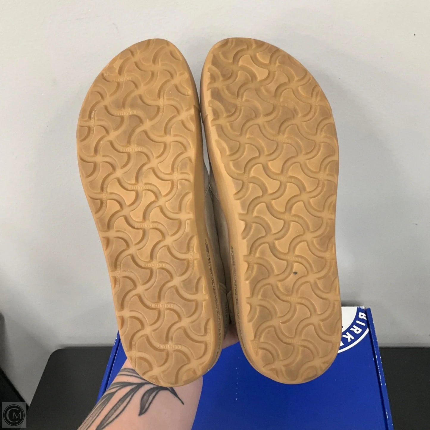 Shoes Flats By Birkenstock In Tan, Size: 6