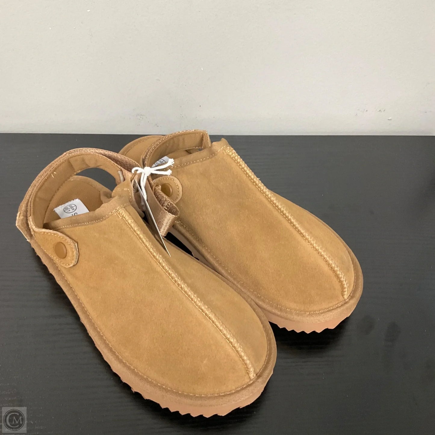 Shoes Flats By Serra In Brown, Size: 10