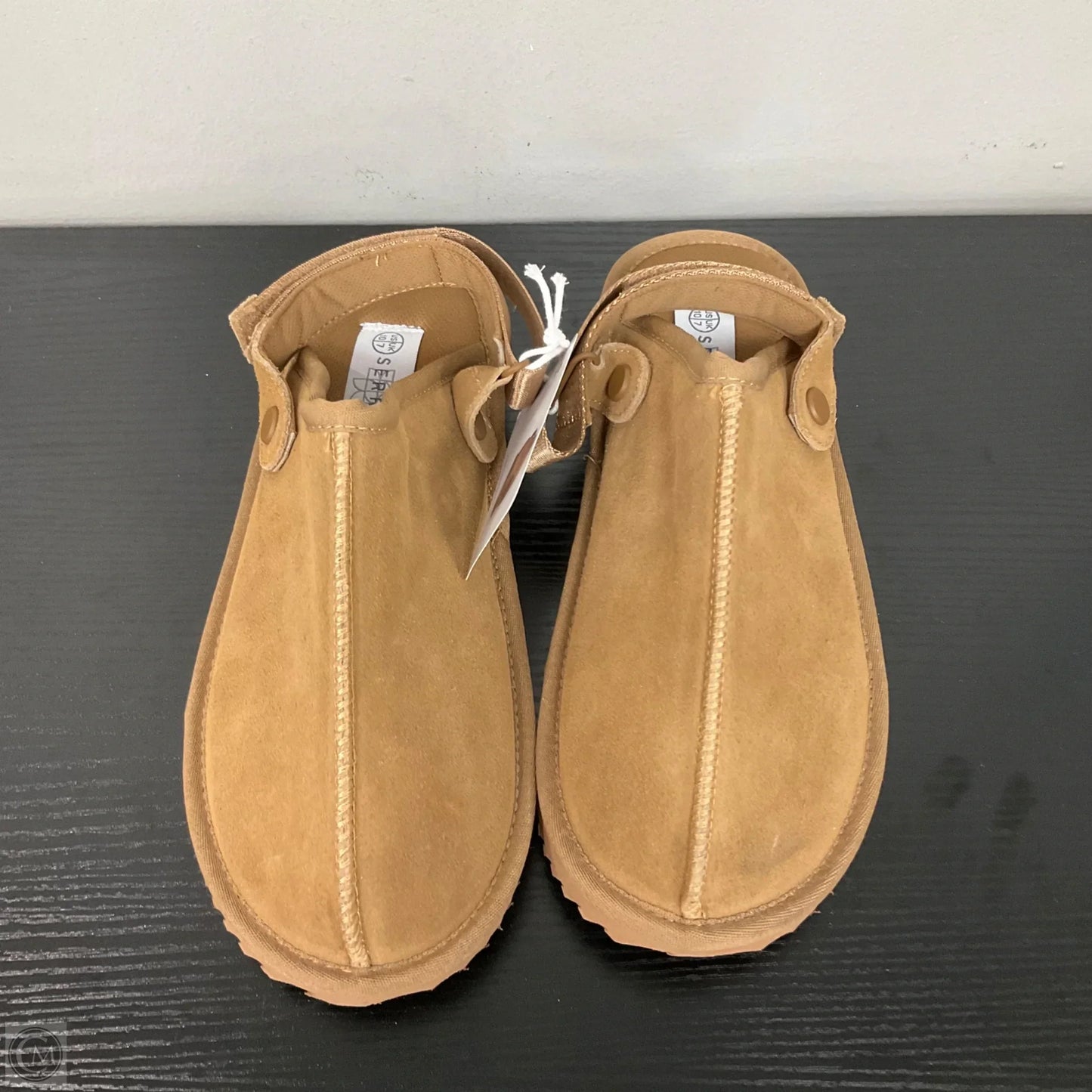 Shoes Flats By Serra In Brown, Size: 10