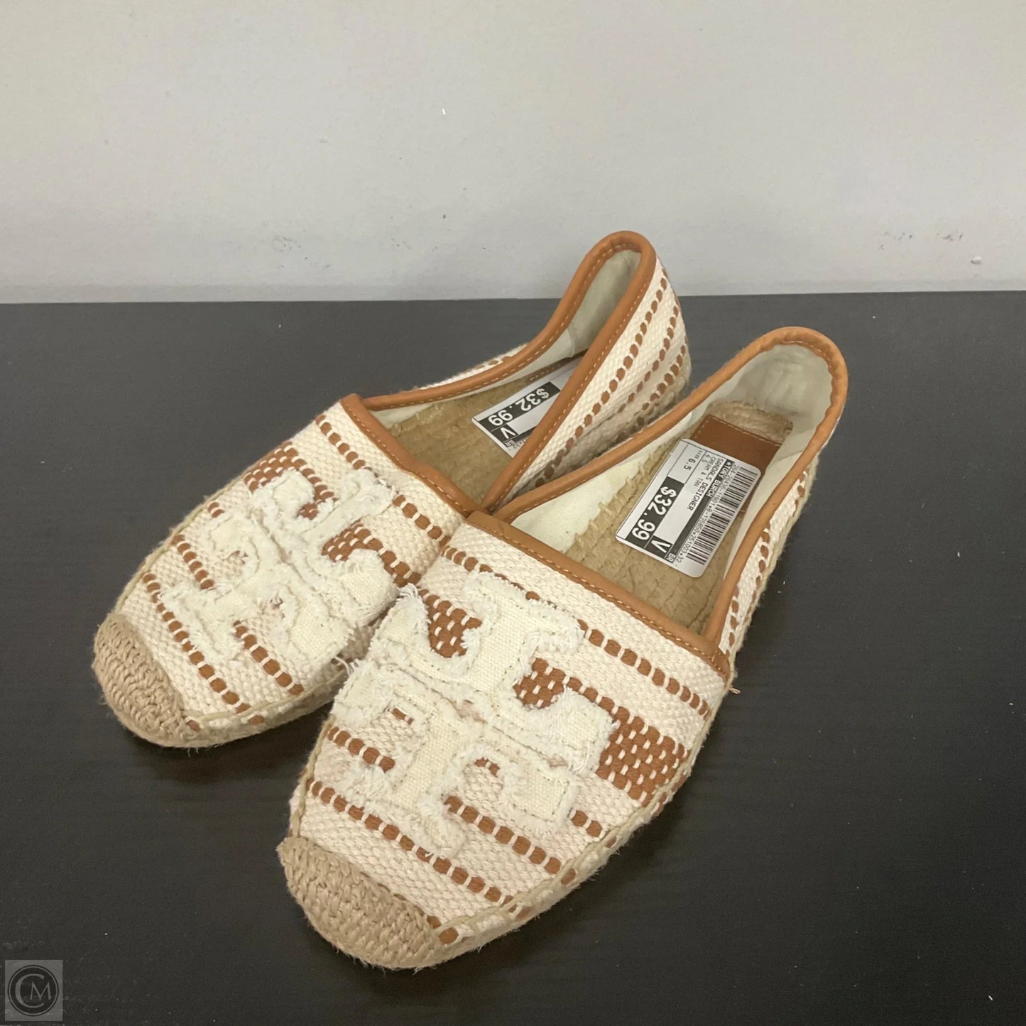 Sandals Designer By Tory Burch In Cream & Tan, Size: 6.5