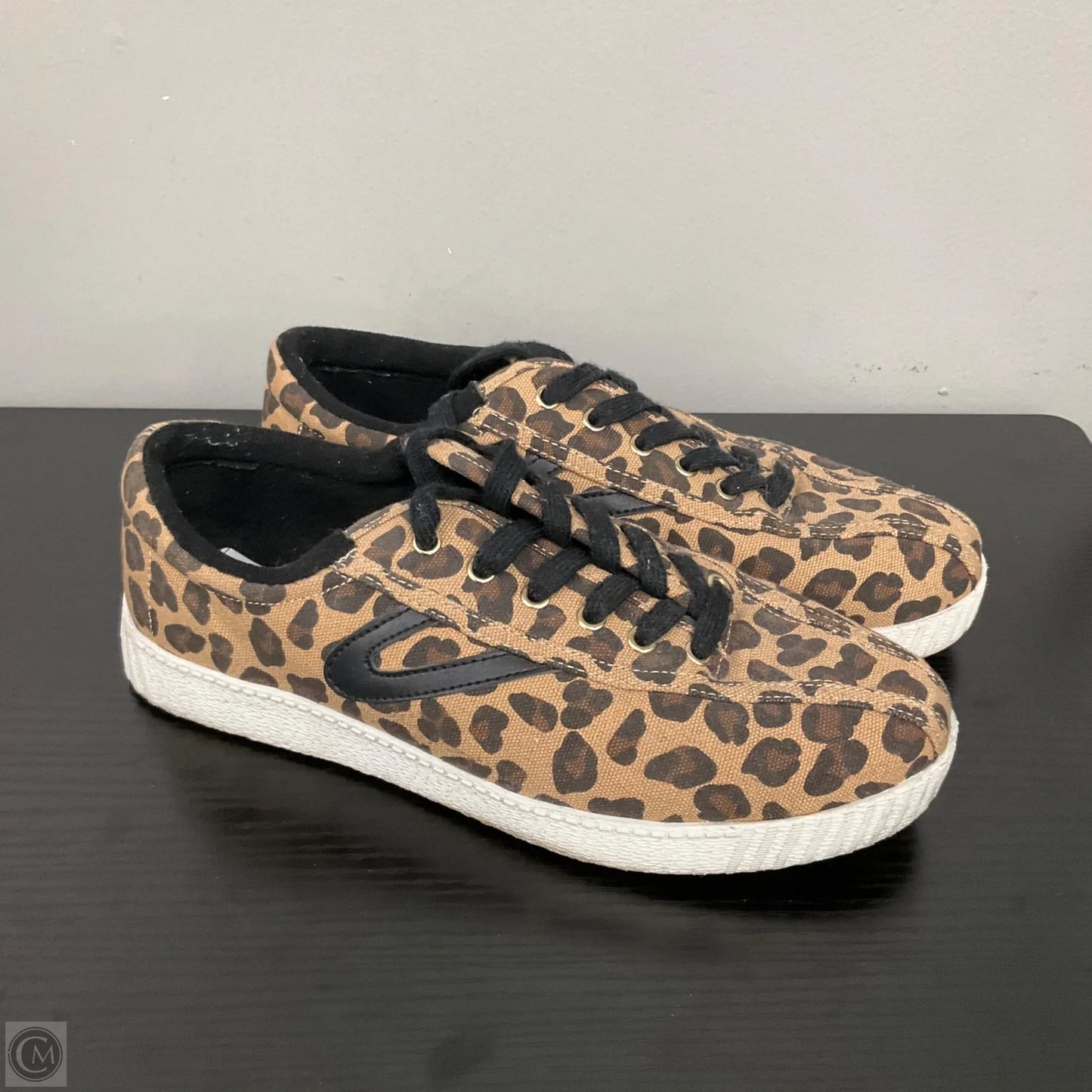 Shoes Sneakers By Clothes Mentor In Animal Print, Size: 8.5