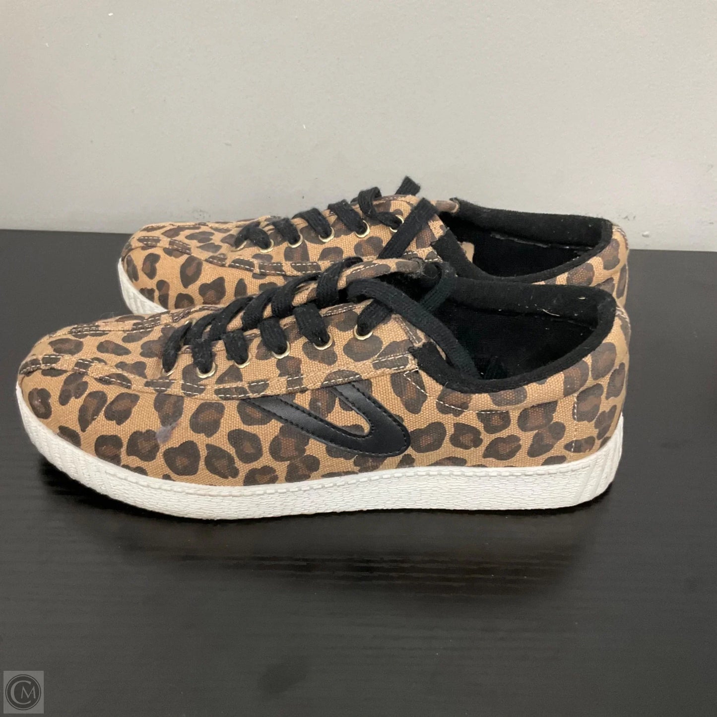 Shoes Sneakers By Clothes Mentor In Animal Print, Size: 8.5