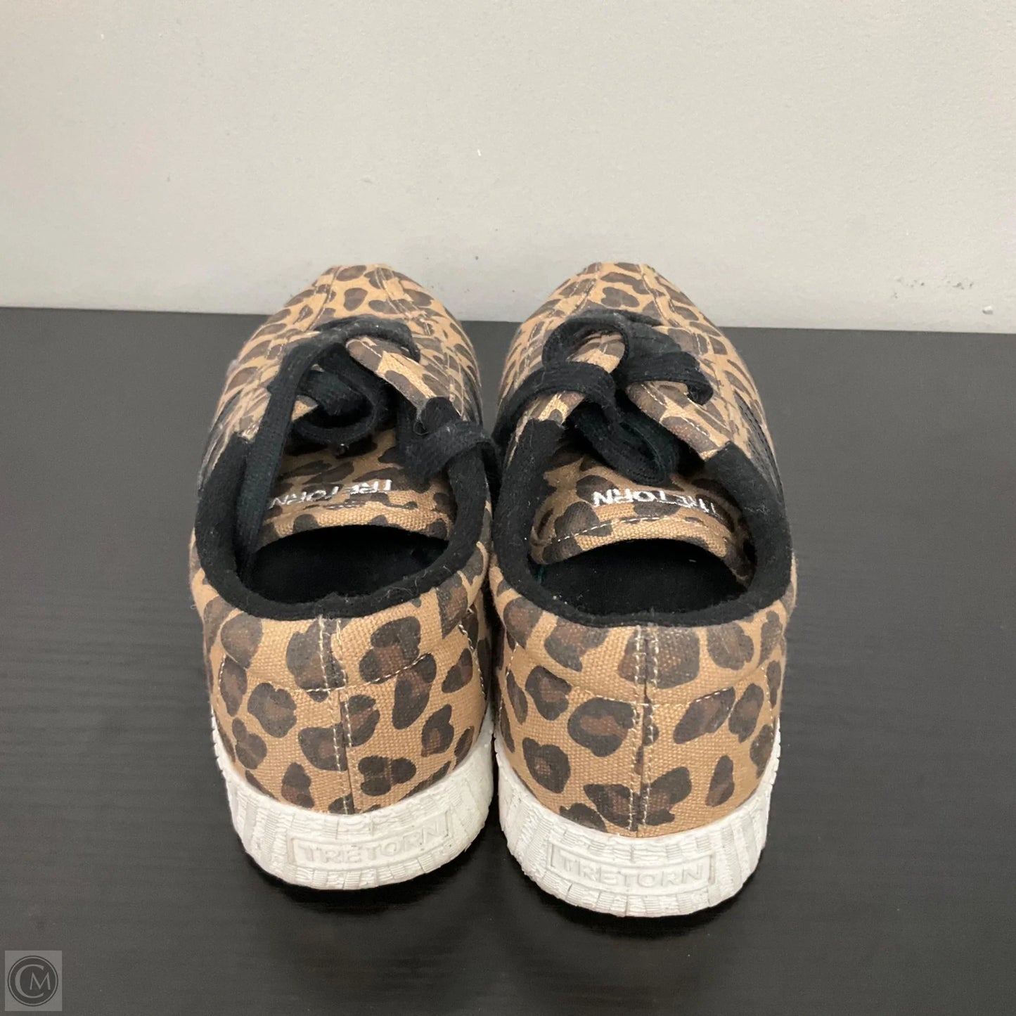 Shoes Sneakers By Clothes Mentor In Animal Print, Size: 8.5