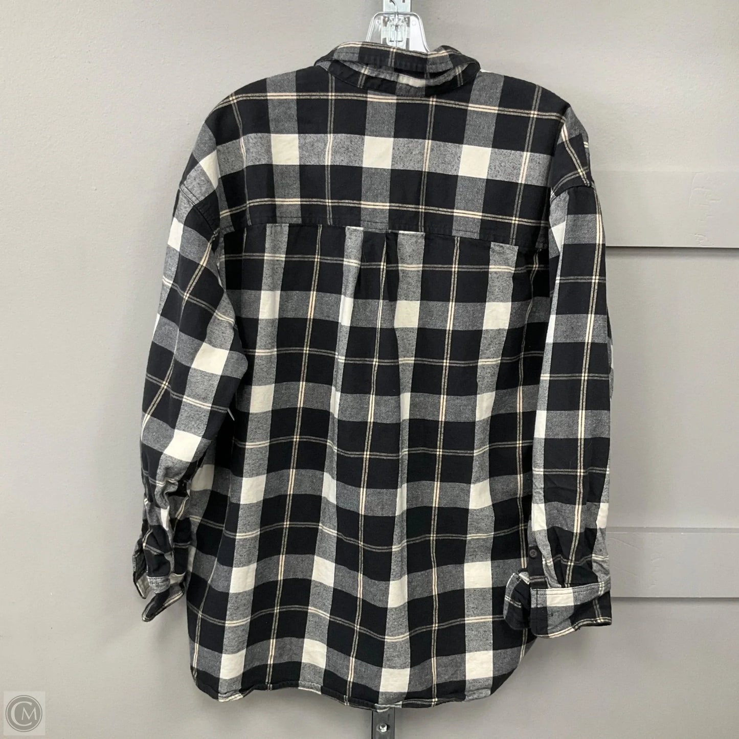 Top Long Sleeve By Universal Thread In Plaid Pattern, Size: L