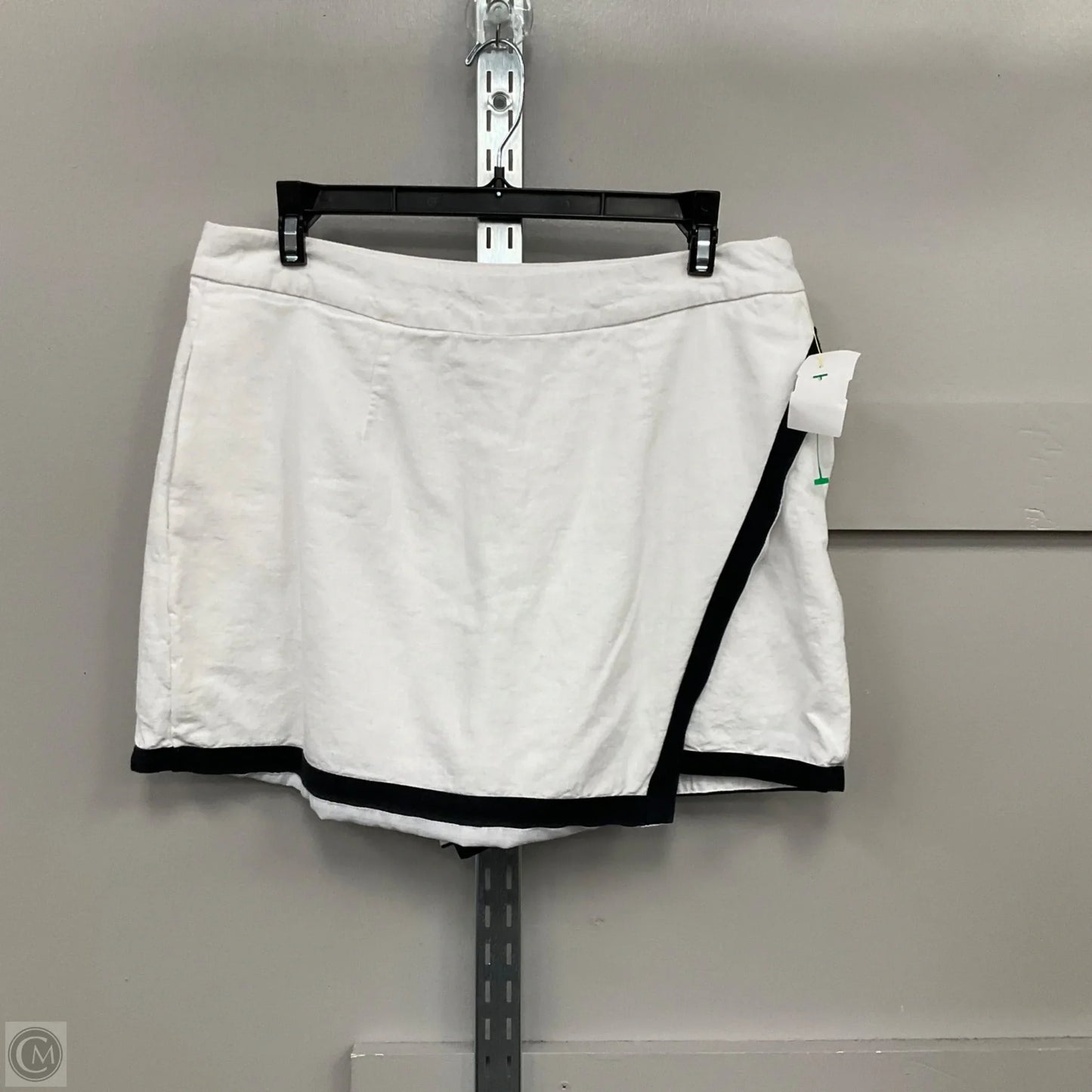 Skirt Mini & Short By Scoop In White, Size: M