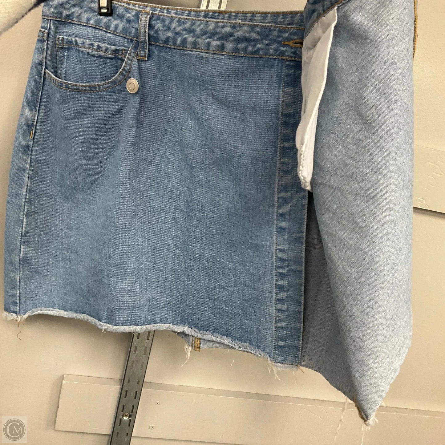 Skirt Mini & Short By Cmf In Blue Denim, Size: L