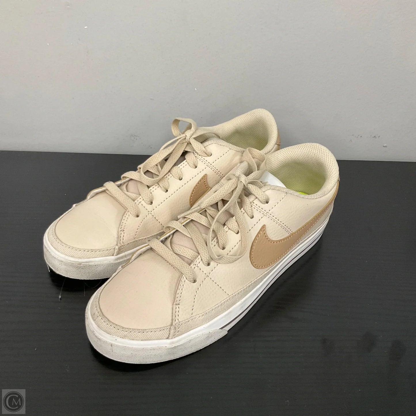 Shoes Sneakers By Nike In Beige, Size: 7.5
