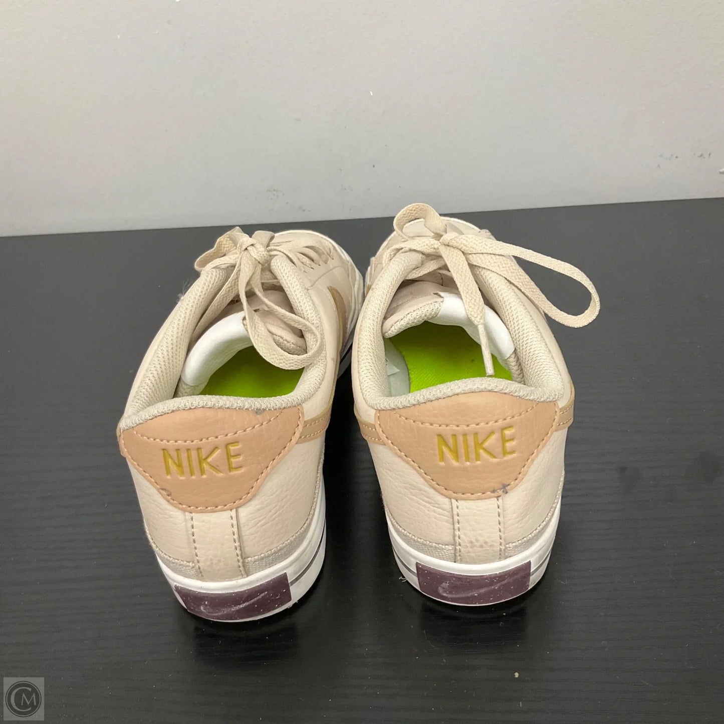 Shoes Sneakers By Nike In Beige, Size: 7.5