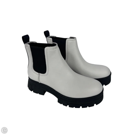 Boots Designer By Ugg In White, Size: 9.5