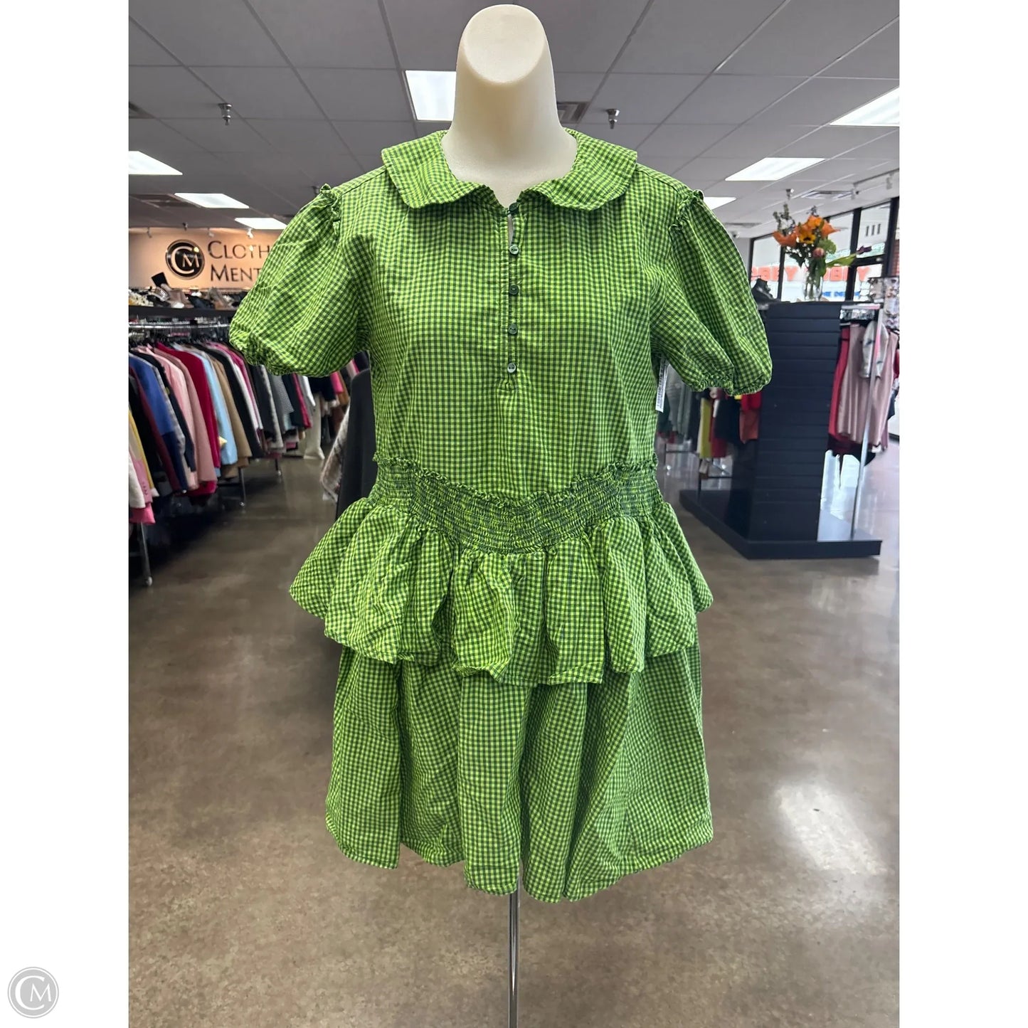 Dress Casual Short By Urban Outfitters In Green, Size: S