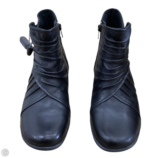 Boots Ankle Flats By Cobb Hill In Black, Size: 7