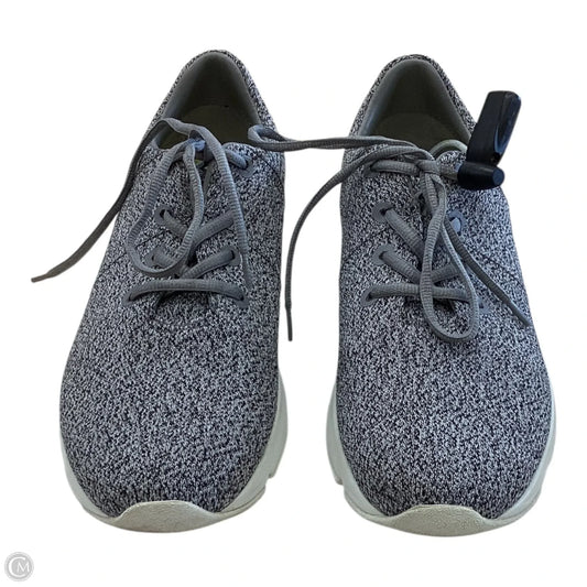 Shoes Sneakers By Vince In Grey & White, Size: 9