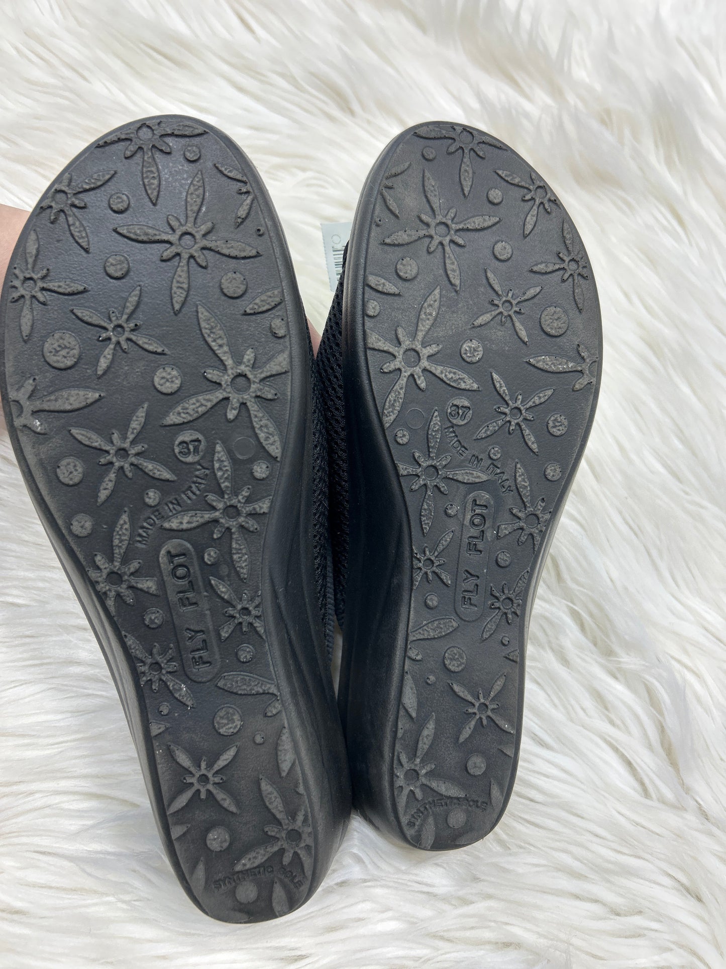 Sandals Flats By Clothes Mentor In Black, Size:6.5