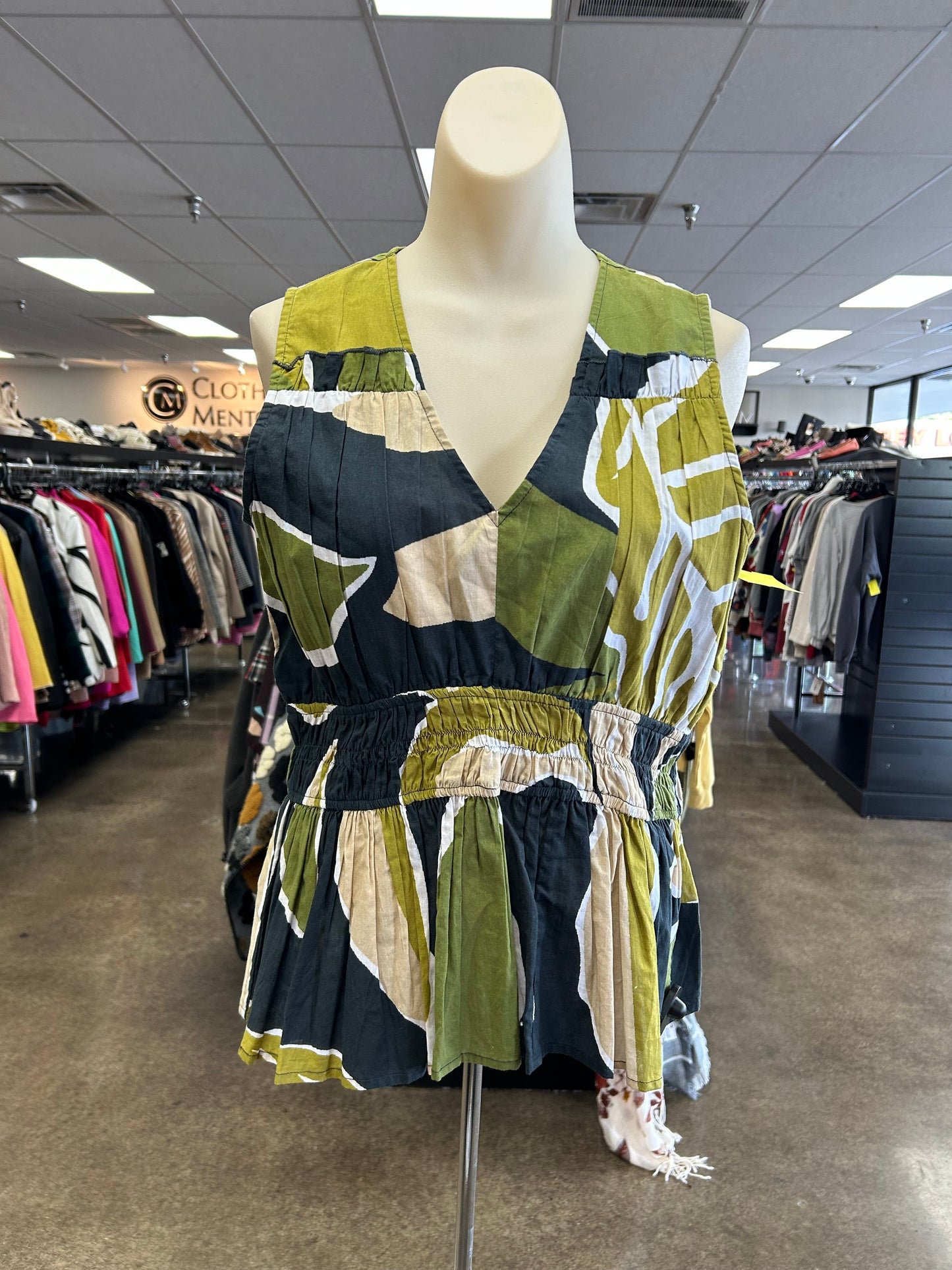 Top Sleeveless By Clothes Mentor In Green, Size:M