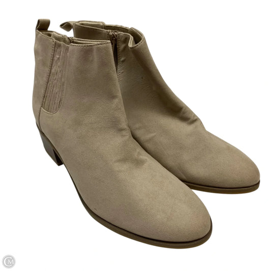 Boots Ankle Flats By Old Navy In Cream, Size: 10