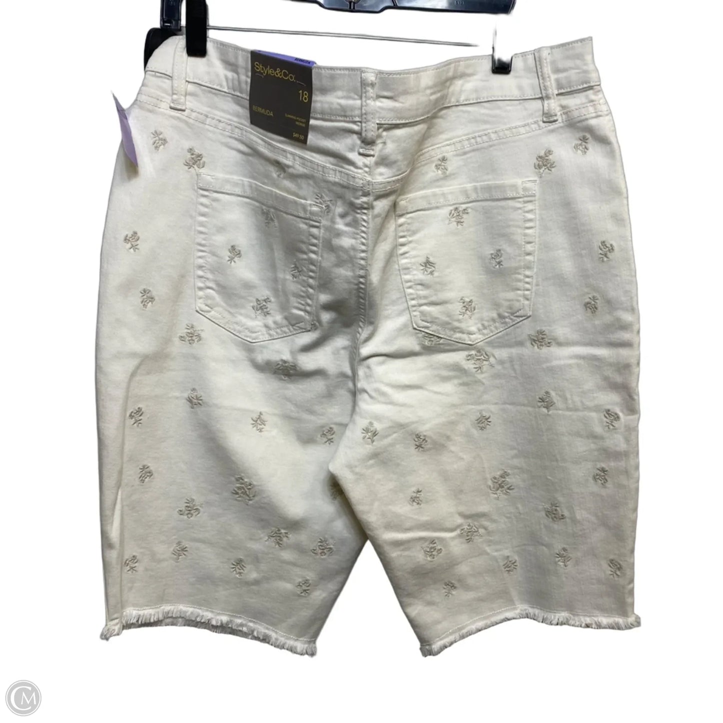 Shorts By Style And Company In Cream, Size: 18