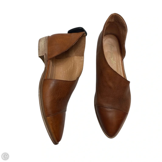 Shoes Flats By Free People In Brown, Size: 8