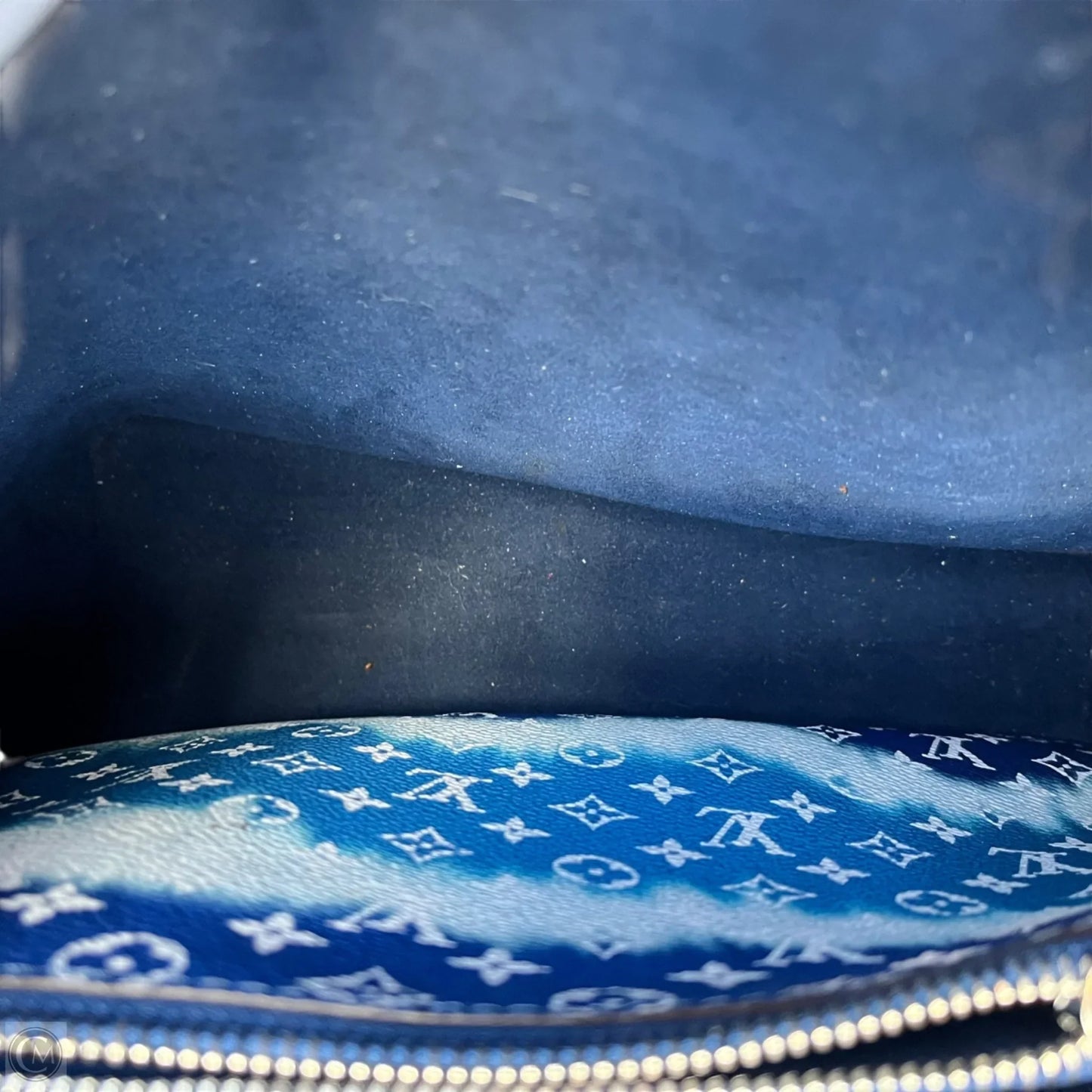 Handbag Luxury Designer By Louis Vuitton, Size: Medium