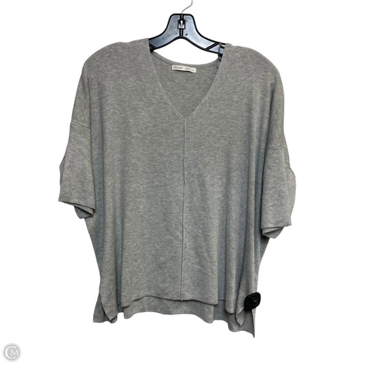 Top 3/4 Sleeve By Be Cool In Grey, Size: S