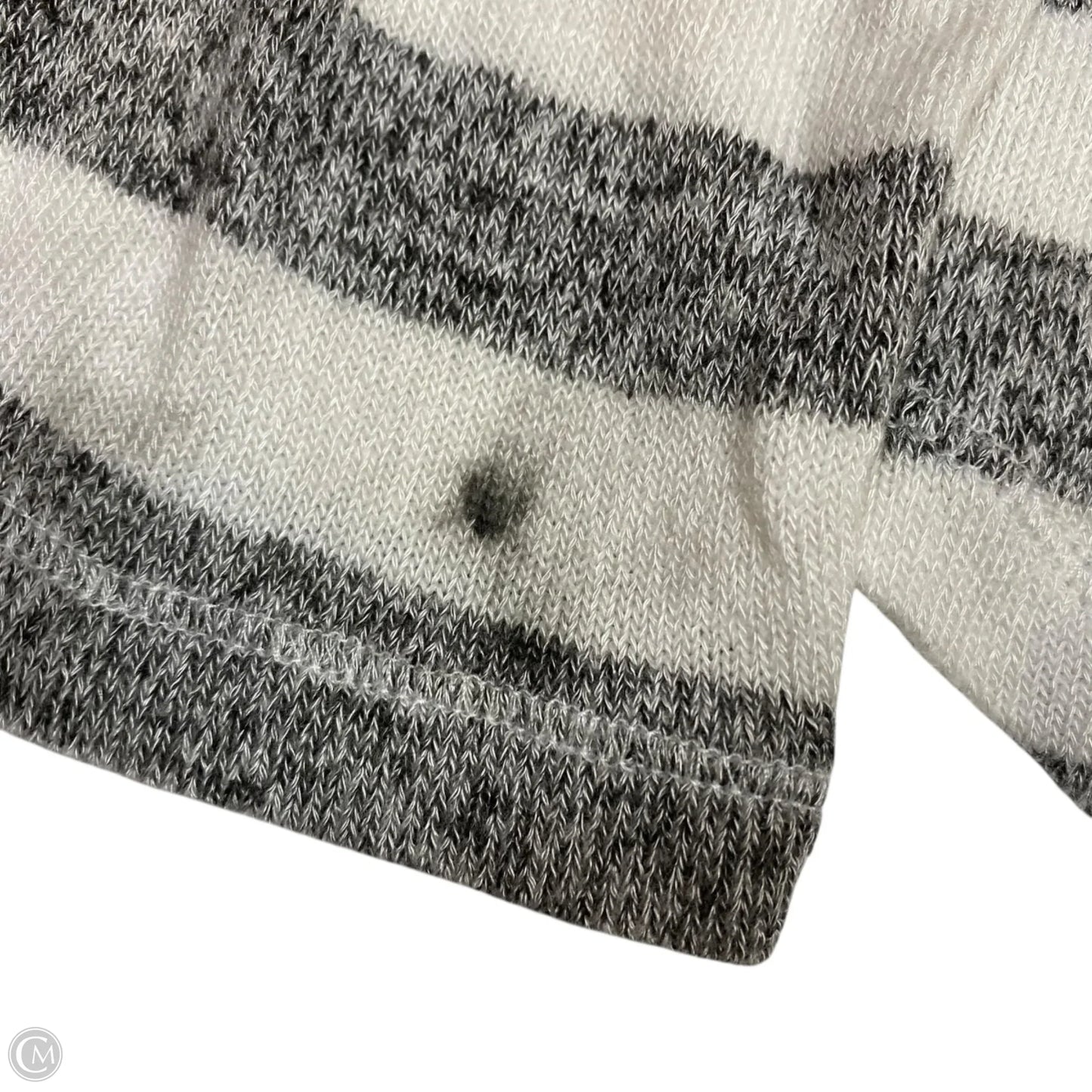 Top Long Sleeve By Liz Claiborne In Grey & White, Size: M