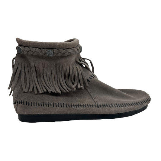 Boots Ankle Flats By Minnetonka In Grey, Size:9