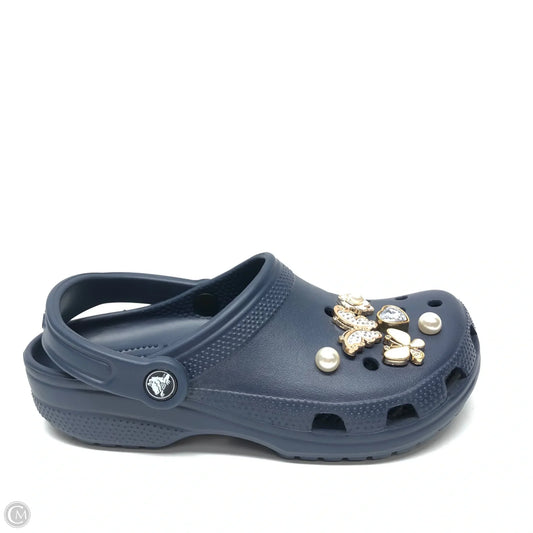 Shoes Flats By Crocs In Navy, Size: 5