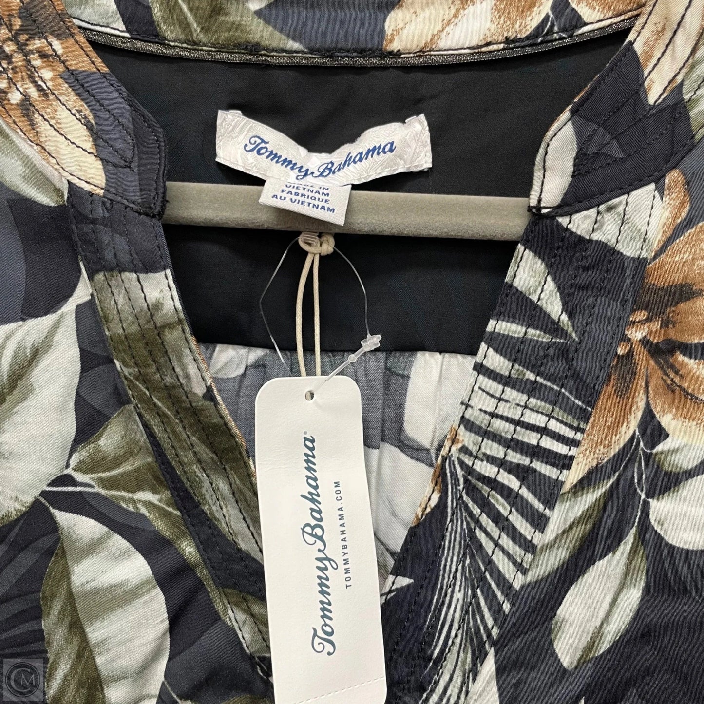 Blouse Long Sleeve By Tommy Bahama In Tropical Print, Size: M