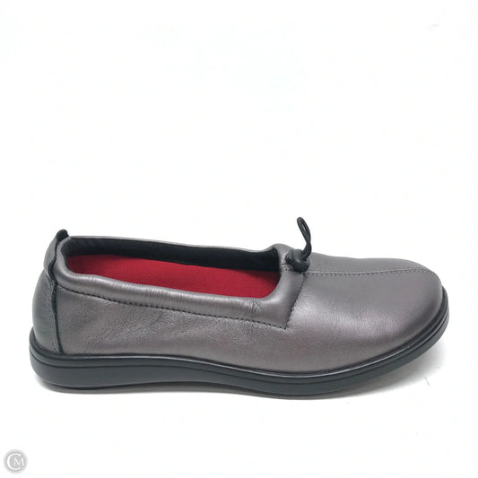 Shoes Flats By Sas In Grey, Size: 7.5