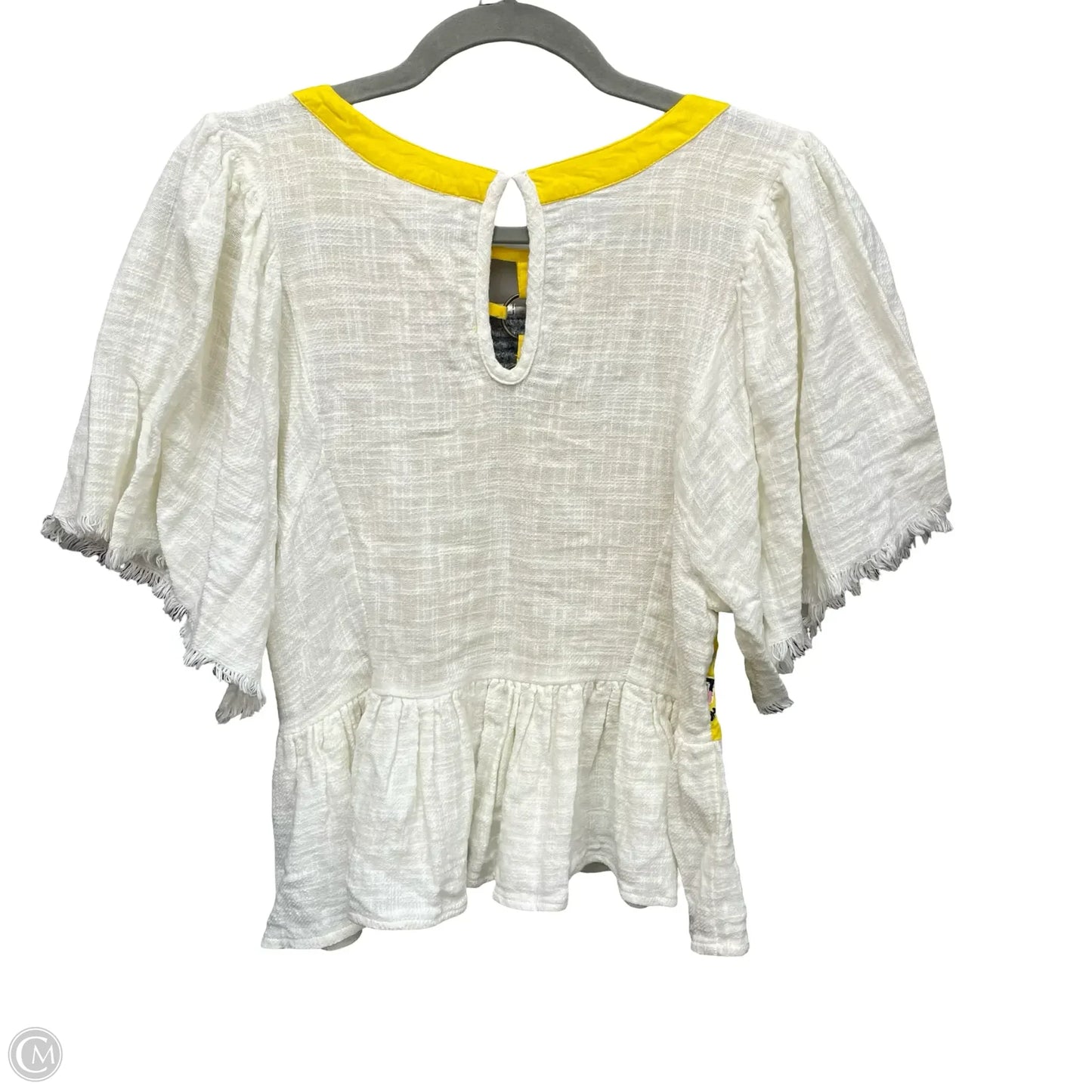 Top Short Sleeve By Clothes Mentor In White & Yellow, Size: Xs