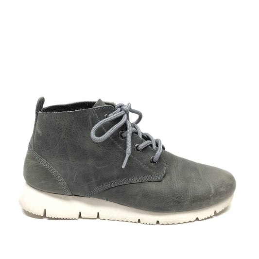 Boots Ankle Flats By Cmc  Size: 7