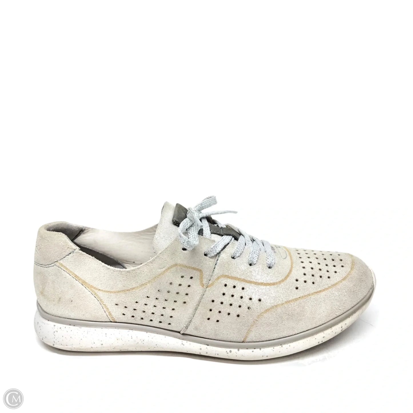 Shoes Sneakers By Clothes Mentor In Cream, Size: 8.5