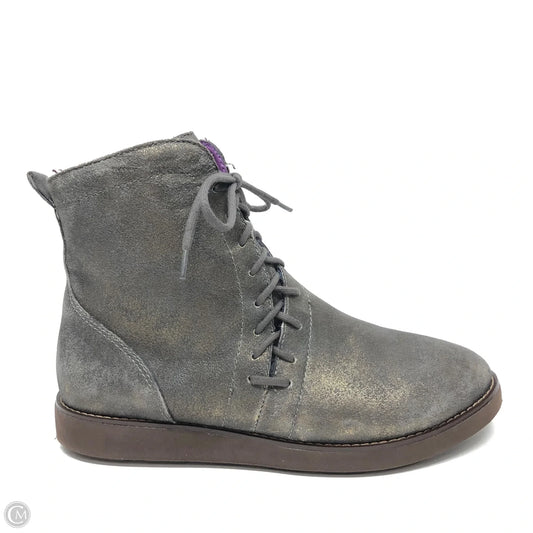 Boots Ankle Flats By Cmc In Taupe, Size: 8.5