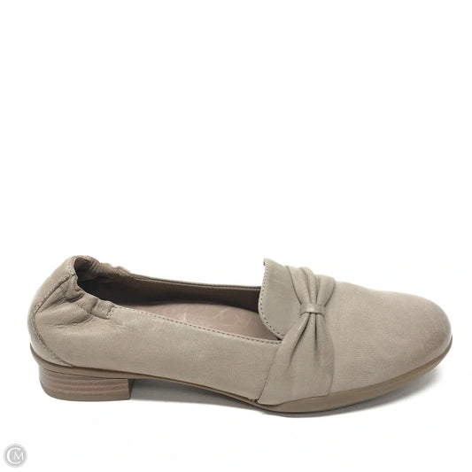 Shoes Flats By Dansko In Taupe, Size: 8.5