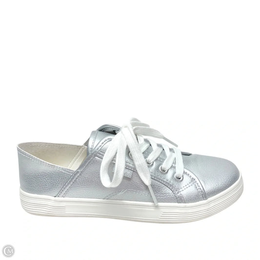 Shoes Sneakers By Rocket Dogs In Silver, Size: 6.5