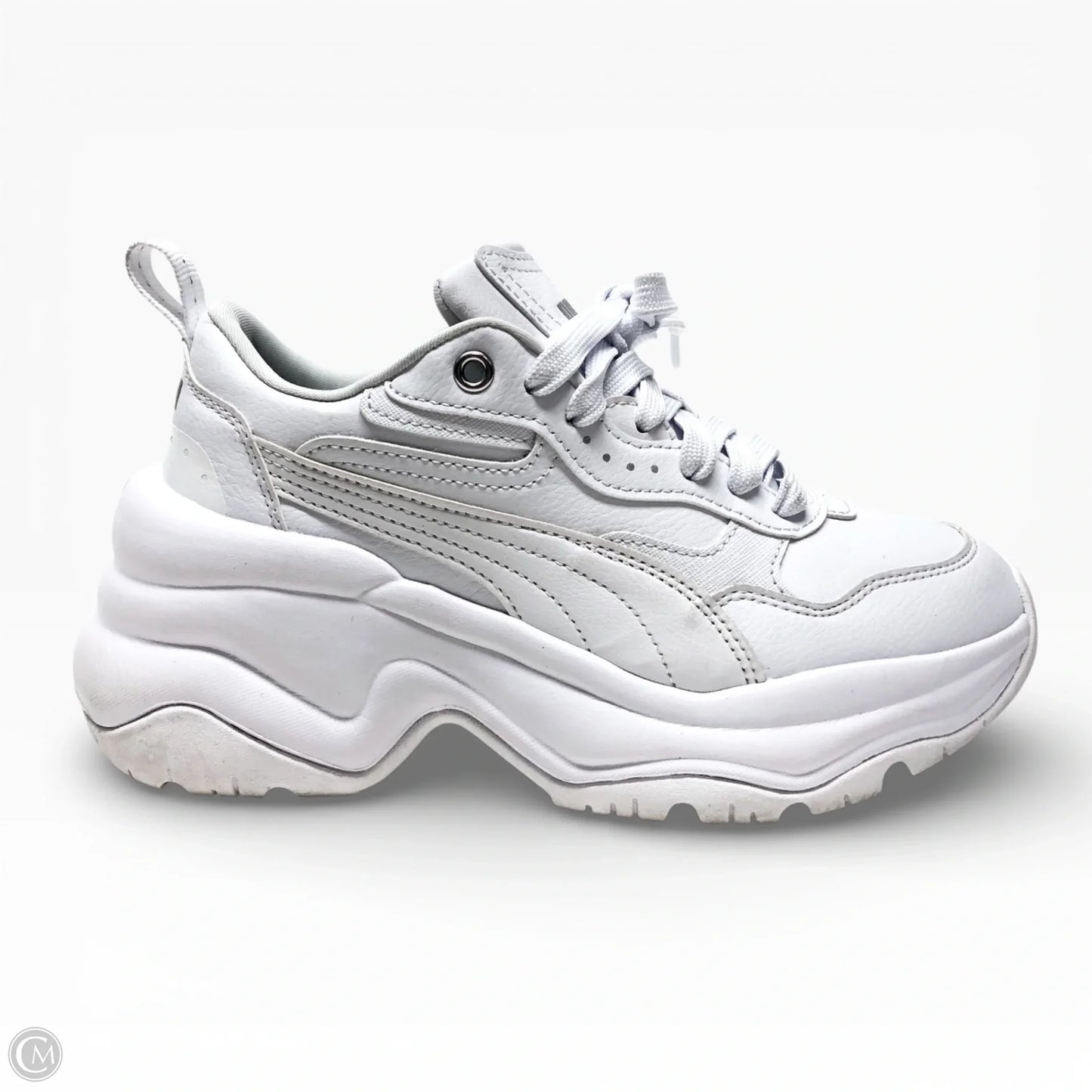 Shoes Sneakers By Puma In White, Size: 6.5